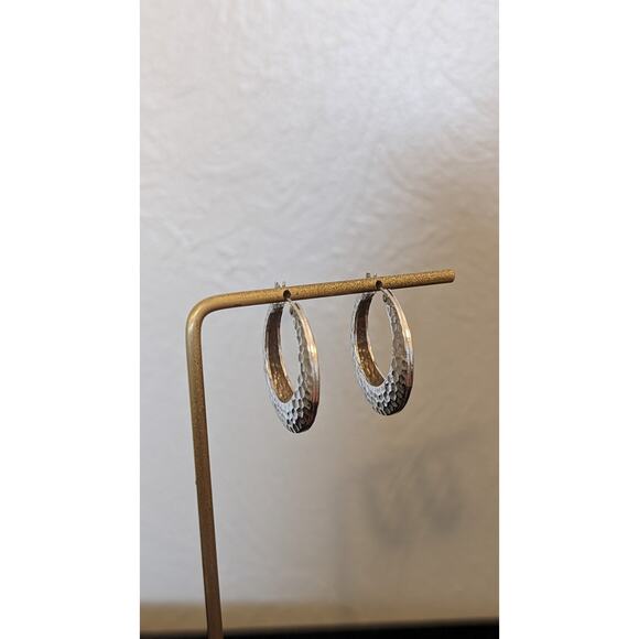 Marked Napier Silver Tone Hammered Hoop Snap Down Clasp Earrings - Picture 4 of 6